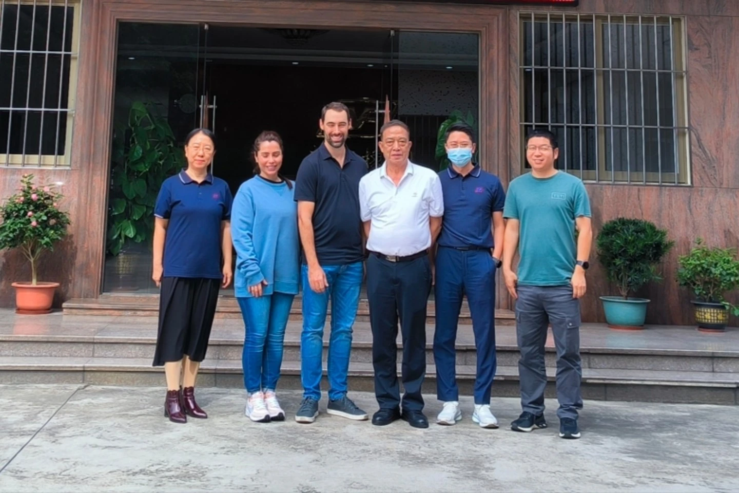 Customer group photo with the Eshine Rubber team Customer group photo with the Eshine Rubber team